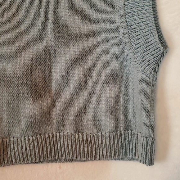 NWOT H&M ribbed sweater vest - Picture 2 of 8